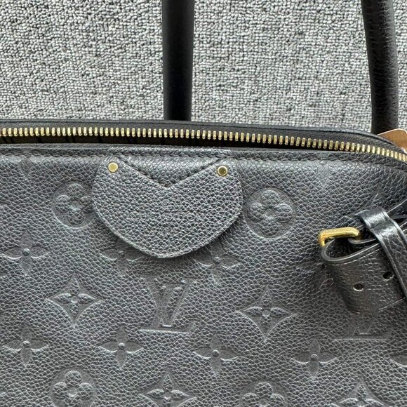 100%  Authentic Louis Vuitton Marais MM Empreinte Shoulder Bag - Picture 2 of 11